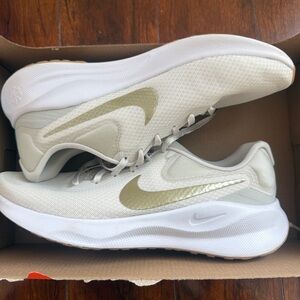 NWT Nike Revolution 7 Men Size 8.5